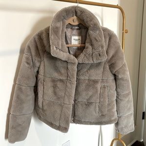 Abercrombie & Fitch Faux Fur Mini Puffer NWOT in Gray XS